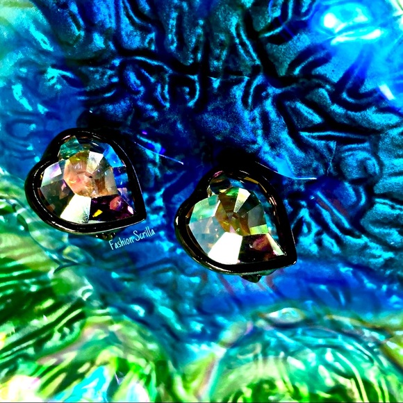 Yves Saint Laurent Vintage Iridescent Aurora Borealis Crystal Heart Earrings - Picture 4 of 9